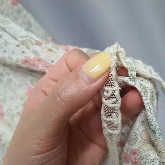 [BUNJANG] Thursday Island Floral Lace Ruffle Blouse / 써스데이아일랜드 플라워 레이스 러플 블라우스