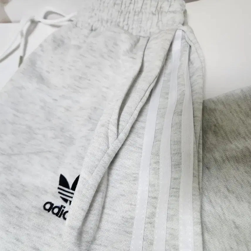 [BUNJANG] Adidas 3-Stripes Training Pants Grey Unisex / 아디다스 삼선 트레이닝 바지 회색