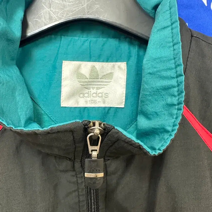 [SOLD OUT] 아디다스 올드스쿨 오버핏 바람막이 XL105