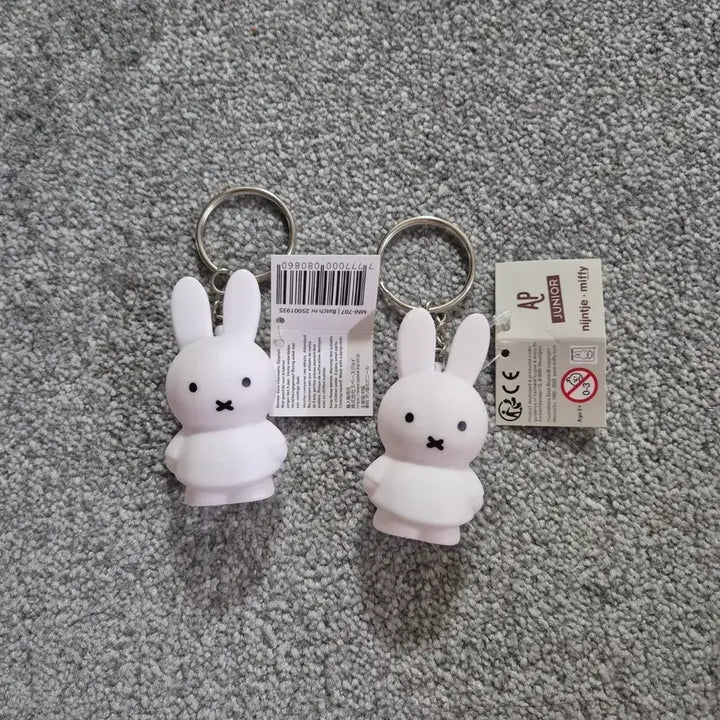 [BUNJANG] Miffy Keychain Doll White / 미피 Miffy 키링 인형 화이트