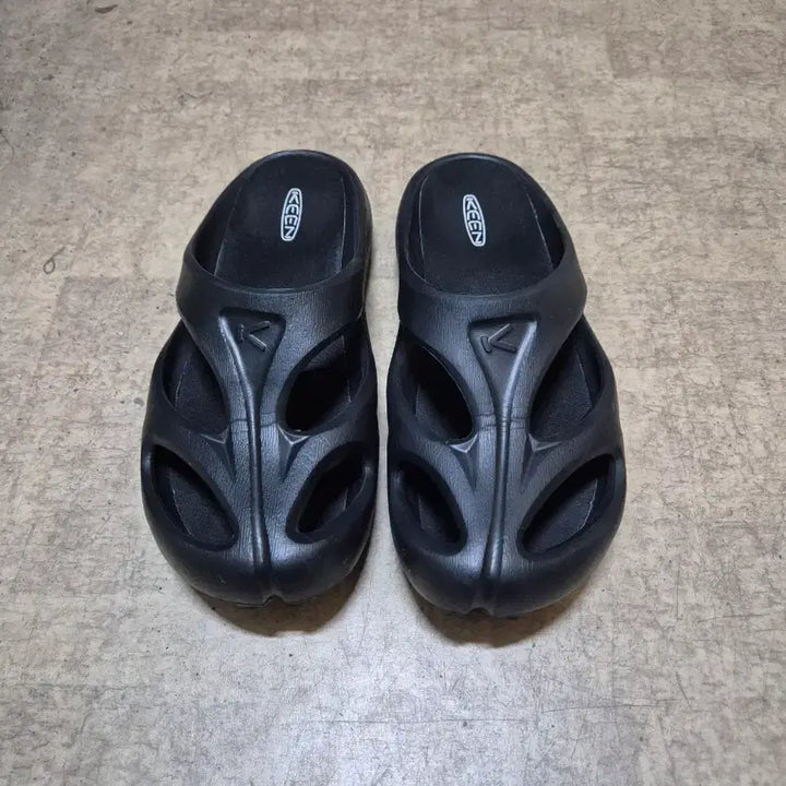 [SOLD OUT] 킨 샨티슬라이드 블랙 270사이즈