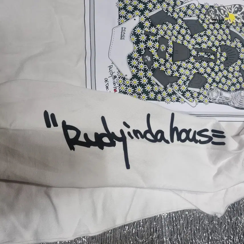 [BUNJANG] Rudy Bind House Long Sleeve T-shirt / 루디 bind 어 하우스 긴팔 티셔츠