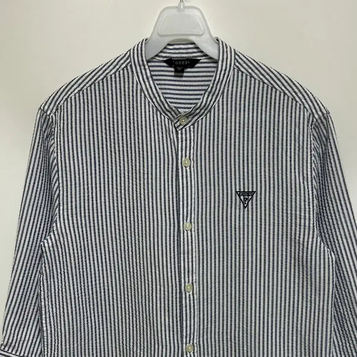 [BUNJANG] GUESS Striped Henley Neck Shirt / [여자-95]GUESS 게스 스트라이프 헨리넥 셔츠