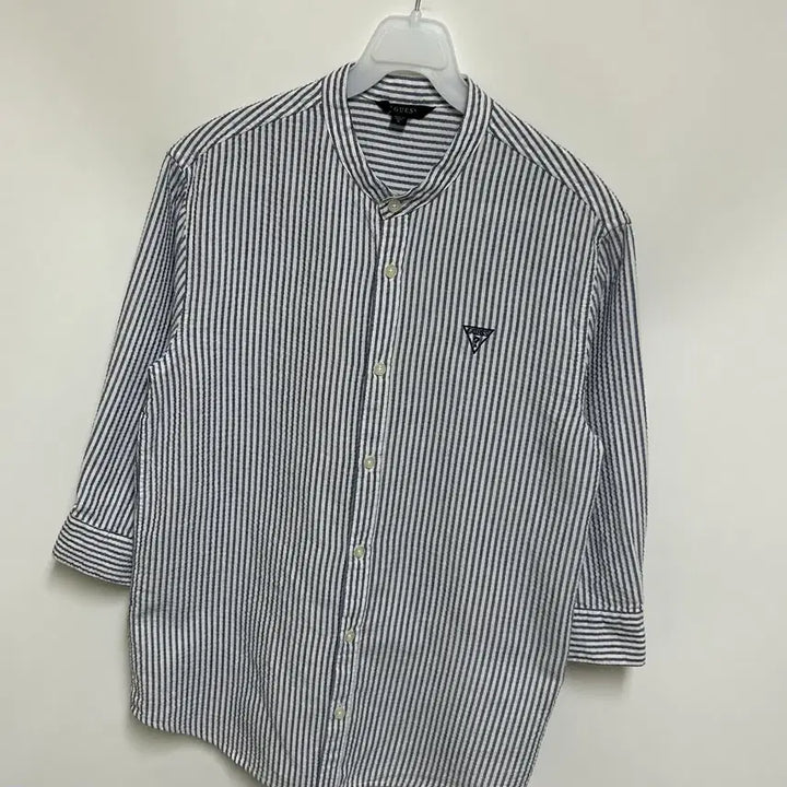 [BUNJANG] GUESS Striped Henley Neck Shirt / [여자-95]GUESS 게스 스트라이프 헨리넥 셔츠