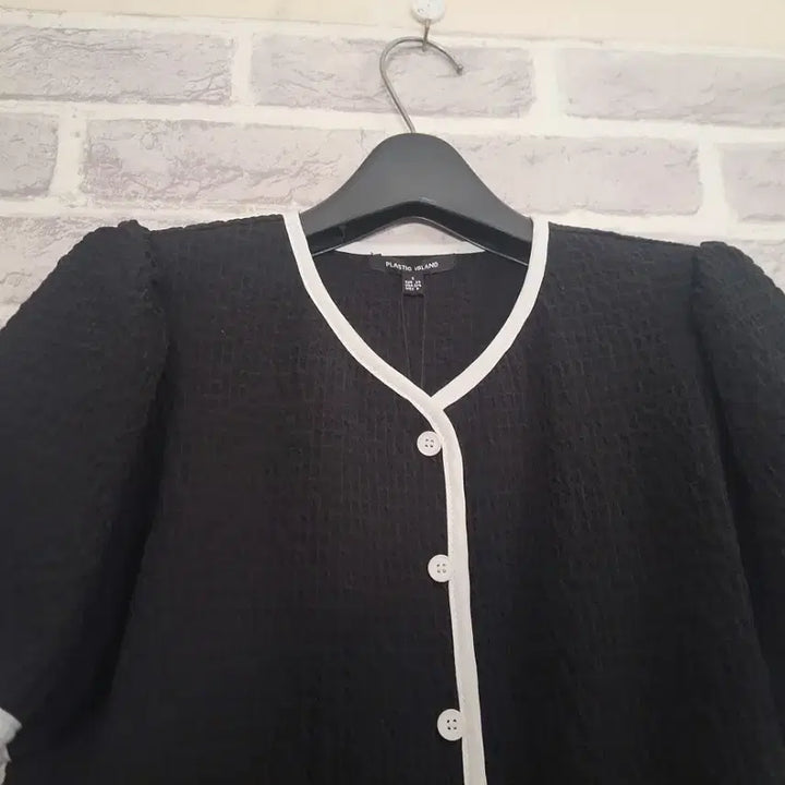 [BUNJANG] Plastic Island Black Jacket-Style Short-Sleeve Blouse / 플라스틱아일랜드 블랙 자켓형 반팔 블라우스 새옷/알뜰한여우