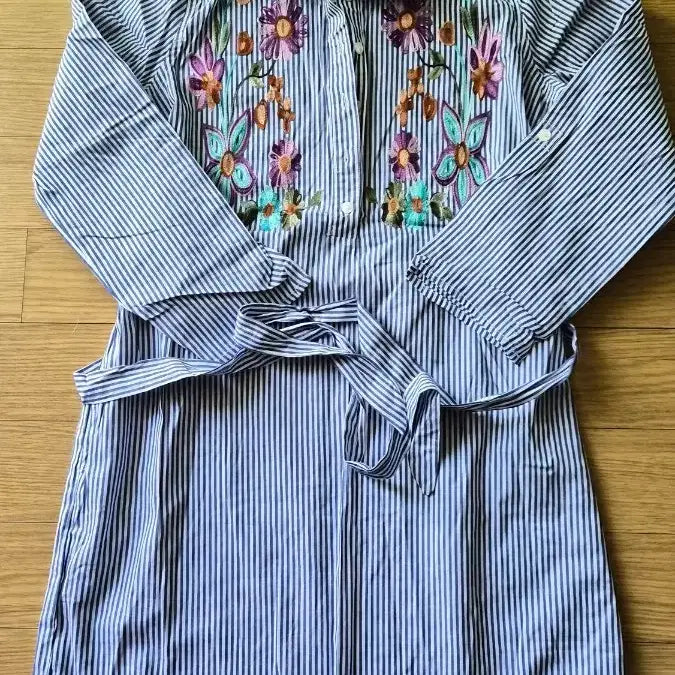 [BUNJANG] Ryan Michele Stripe Floral Embroidery Shirt Dress / Ryan Michele 스트라이프 꽃자수 셔츠 원피스