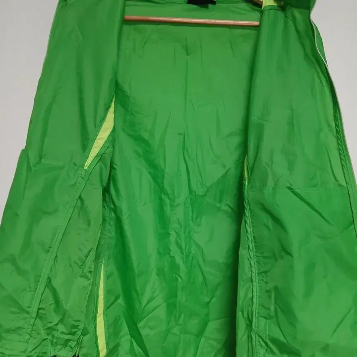 [BUNJANG] Windbreaker Jacket (Size 100) / 바람막이 점퍼(100)