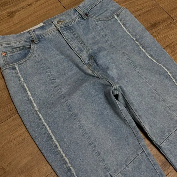 [BUNJANG] Andersson Bell Paneled Cutout Light Wash Denim Pants / [L]앤더슨벨 절개 컷팅 연청 데님 팬츠