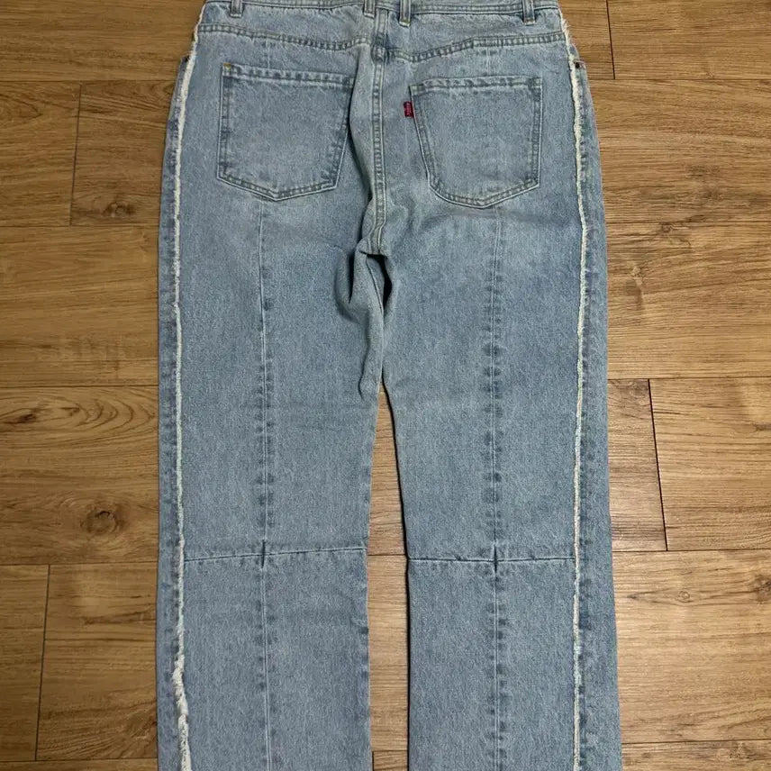 [BUNJANG] Andersson Bell Paneled Cutout Light Wash Denim Pants / [L]앤더슨벨 절개 컷팅 연청 데님 팬츠