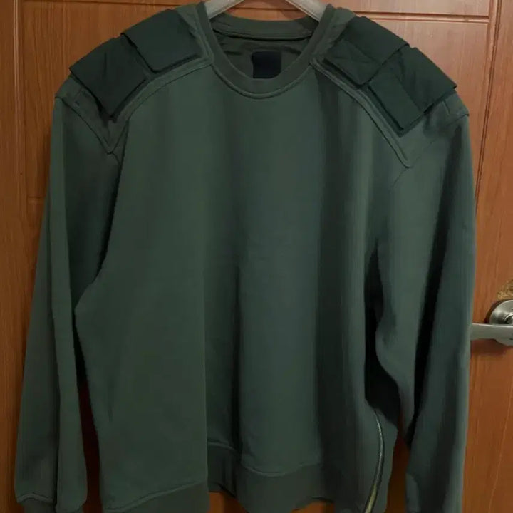 [SOLD OUT] 준지 견장 어깡 맨투맨 카키 (M)