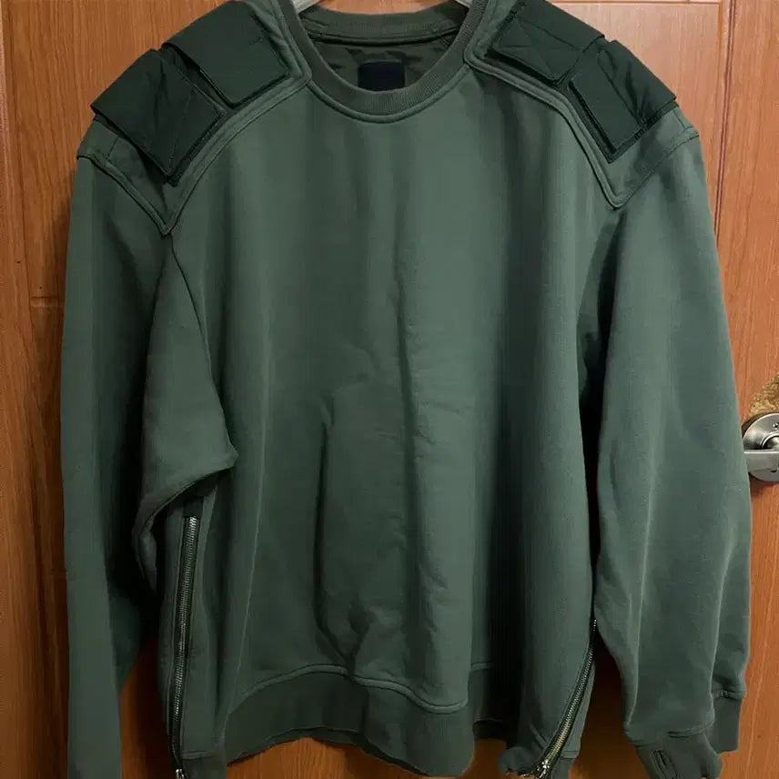 [SOLD OUT] 준지 견장 어깡 맨투맨 카키 (M)