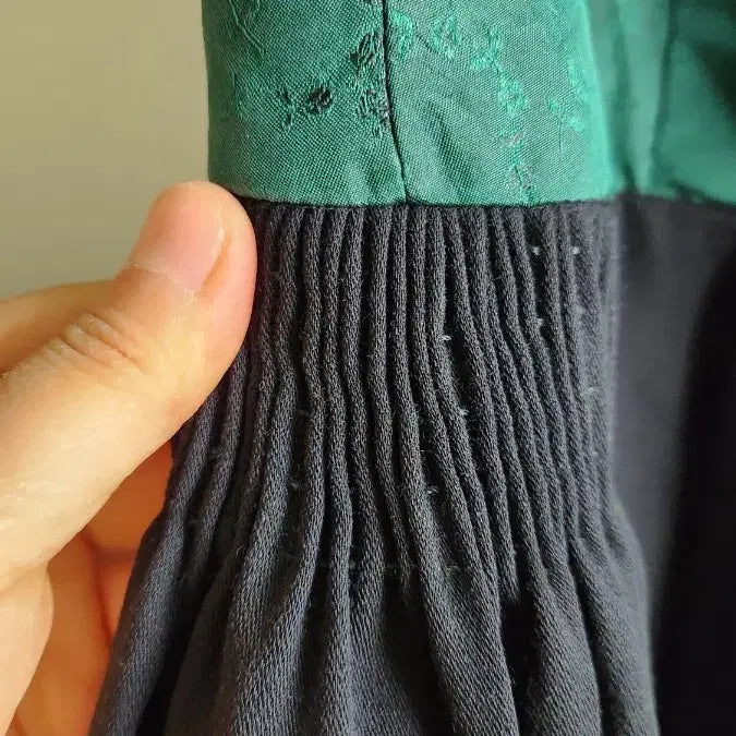 [BUNJANG] Australian Emerald &amp; Black Midi Dress / 오스트레일리아 을민소매 원피스