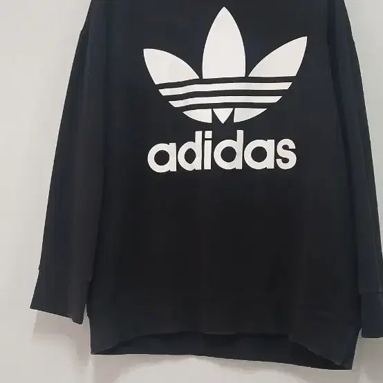 [BUNJANG] Adidas Trefoil Black Sweatshirt / 아디다스 트레포일 블랙 맨투맨 티셔츠