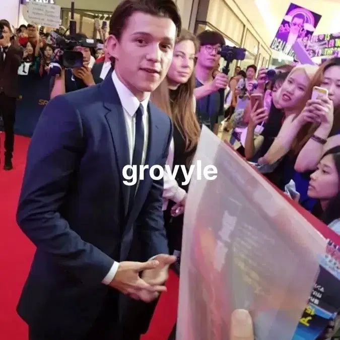 [BUNJANG] Tom Holland, Zendaya, Jon Watts Autographed Signed Photos Bundle Set / 스파이더맨 톰홀랜드, 젠데이아, 존왓츠 감독 친필싸인 일괄