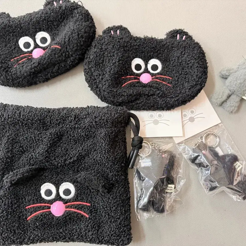 [SOLD OUT] 모남희 블핑이 그레이 파우치 키링 뱃지