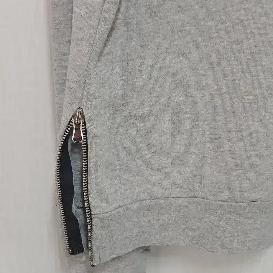 [BUNJANG] THE EDITOR Starry Embroidery Sweatshirt / THE EDITOR 더에디터 별자수맨투맨