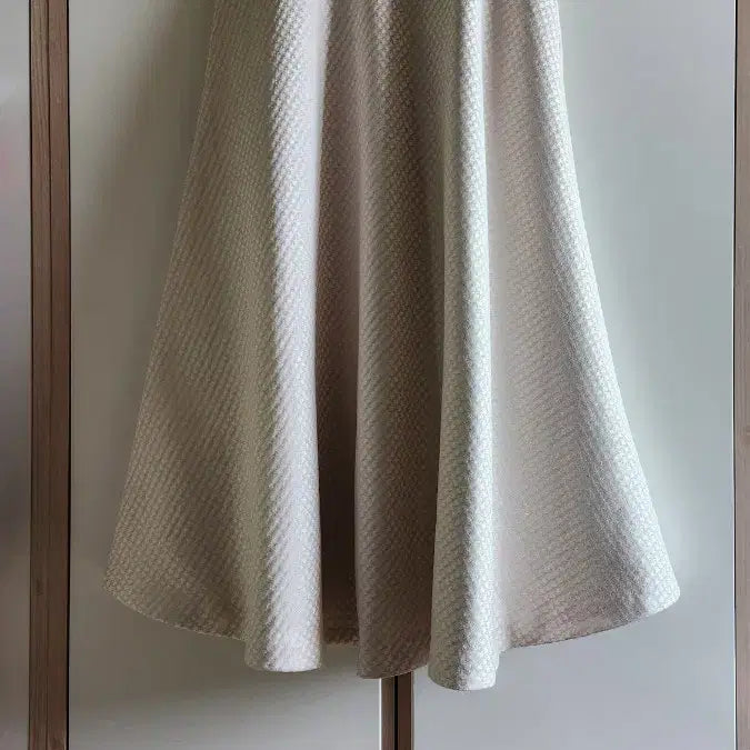[BUNJANG] Ivory Textured Flare Long Skirt / 디자인고급 아이보리 텍스쳐 플레어 스커트