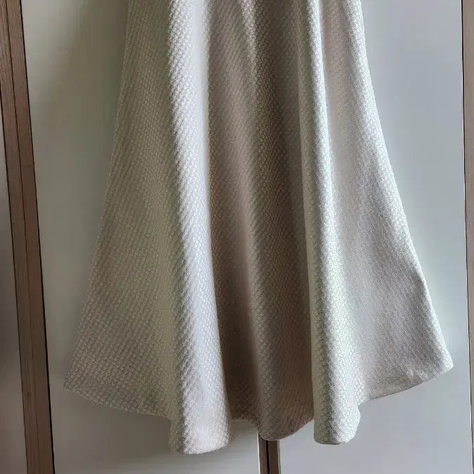 [BUNJANG] Ivory Textured Flare Long Skirt / 디자인고급 아이보리 텍스쳐 플레어 스커트