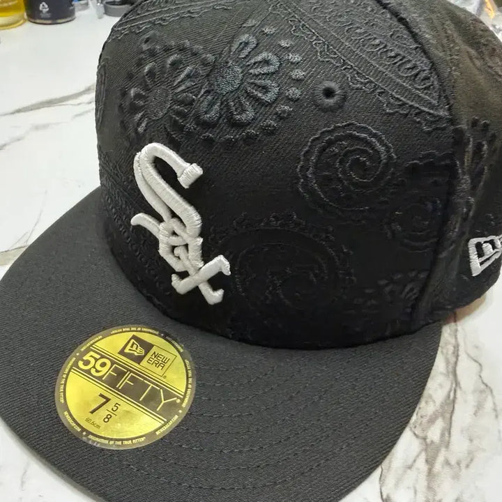 [BUNJANG] New Era 5950 All Over Paisley White Sox Cap / 뉴에라 5950 올 오버 페이즐리 화이트삭스 사이즈캡 758