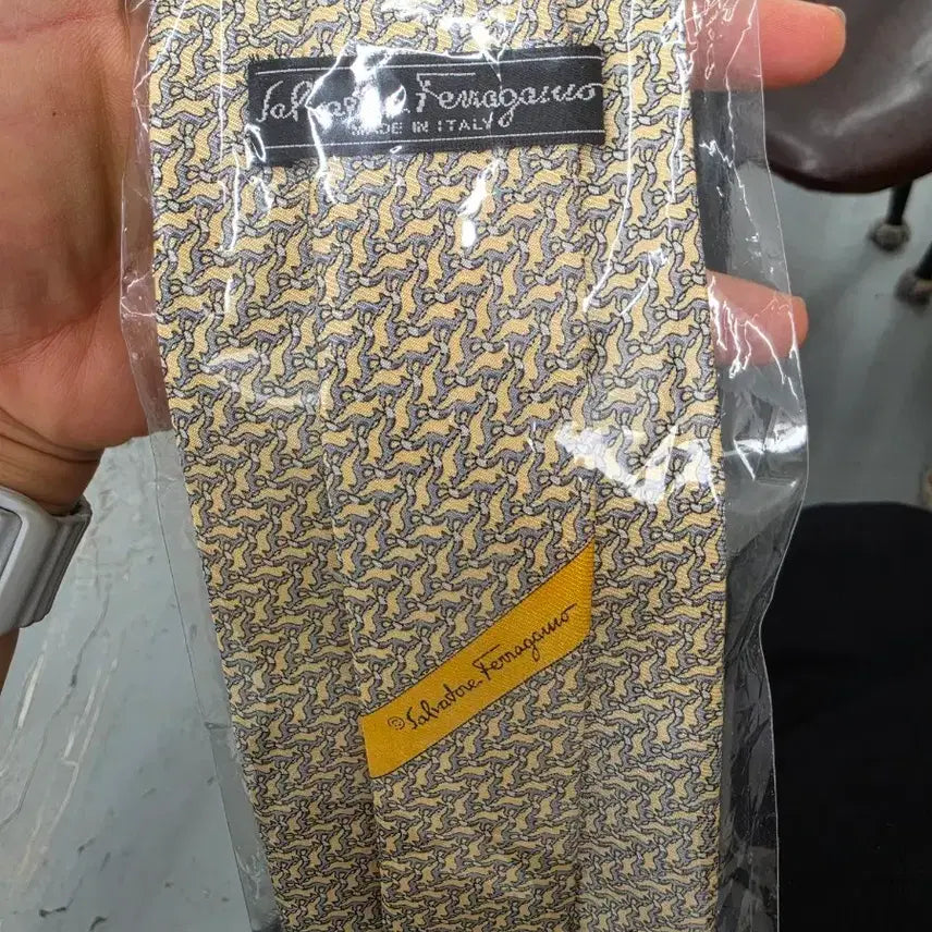 [BUNJANG] Salvatore Ferragamo Yellow Pattern Silk Necktie / 페라가모 넥타이 옐로우 패턴