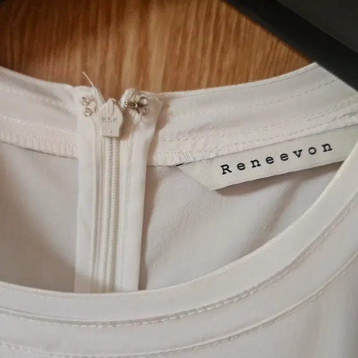 [BUNJANG] Reneevon Seline Sleeve Long Dress / Reneevon 레니본 세링 슬리브 배색 롱 원피스