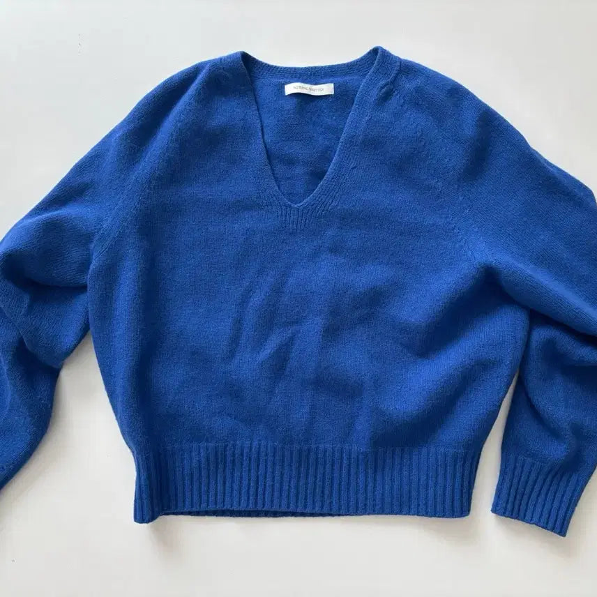 [BUNJANG] Nothing Written Erin V-neck Knit Royal Blue / 낫띵리튼 에린브이넥니트 로얄블루