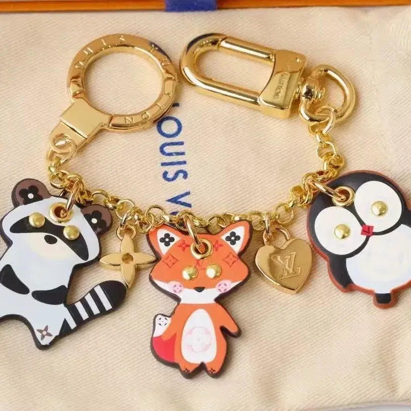[SOLD OUT] 루이비통  펭귄 여우 너구리 펜던트 키링  키홀더 차 키링 가방 액세서리