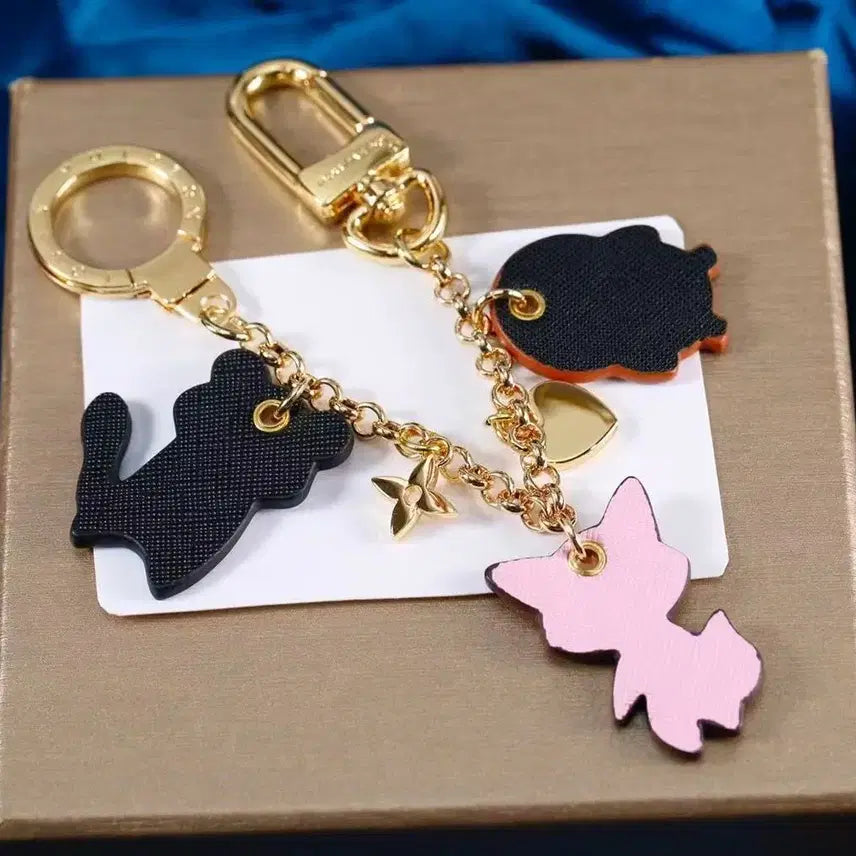 [SOLD OUT] 루이비통  펭귄 여우 너구리 펜던트 키링  키홀더 차 키링 가방 액세서리