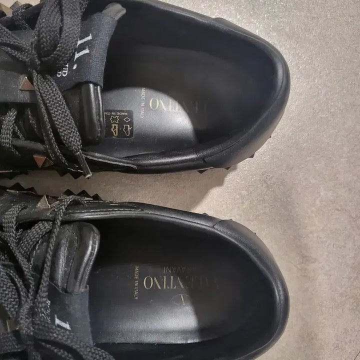 [BUNJANG] Valentino Rockstud Sneakers / 발렌티노 락스터드 39