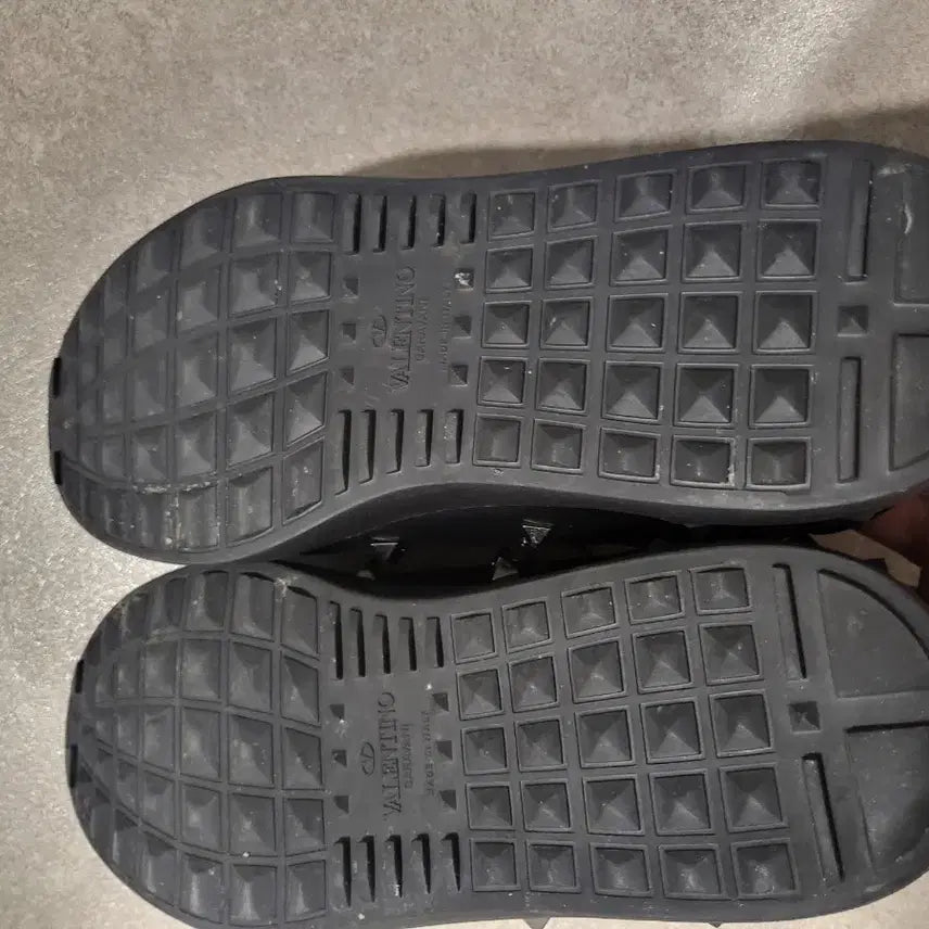 [BUNJANG] Valentino Rockstud Sneakers / 발렌티노 락스터드 39