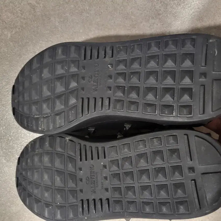 [BUNJANG] Valentino Rockstud Sneakers / 발렌티노 락스터드 39