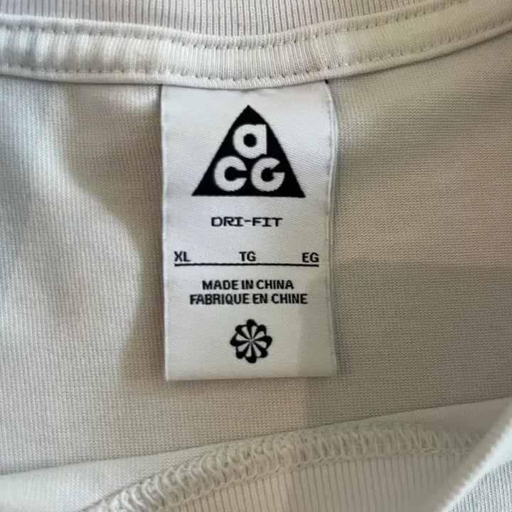 [SOLD OUT] 나이키 ACG 반팔 티셔츠 화이트 XL사이즈 팔아요