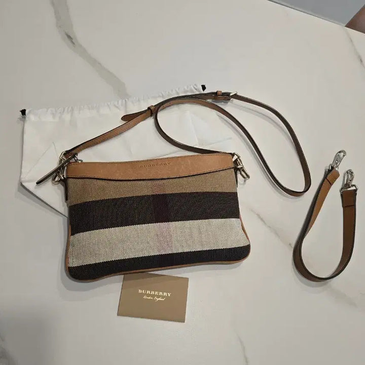[BUNJANG] Burberry Peyton Crossbody Bag / 버버리 페이튼 크로스 백 정품