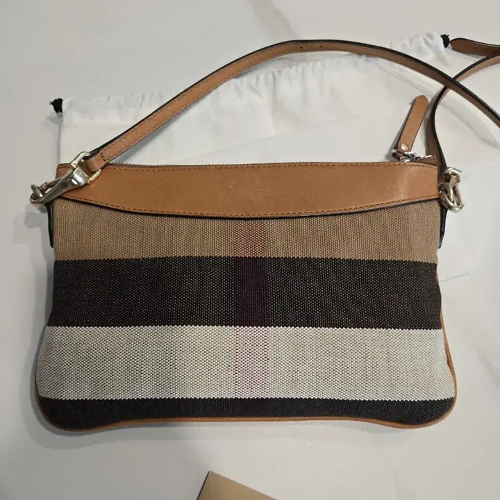 [BUNJANG] Burberry Peyton Crossbody Bag / 버버리 페이튼 크로스 백 정품