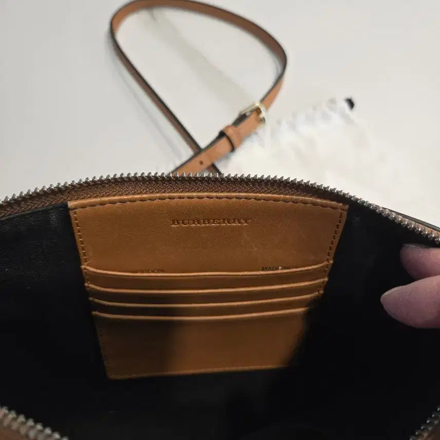 [BUNJANG] Burberry Peyton Crossbody Bag / 버버리 페이튼 크로스 백 정품