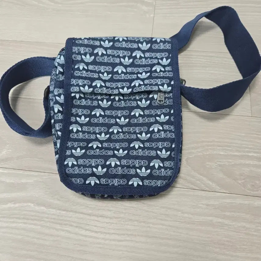 [BUNJANG] Adidas Pattern Crossbody Bag - Navy / 아디다스 패턴 크로스백 네이비