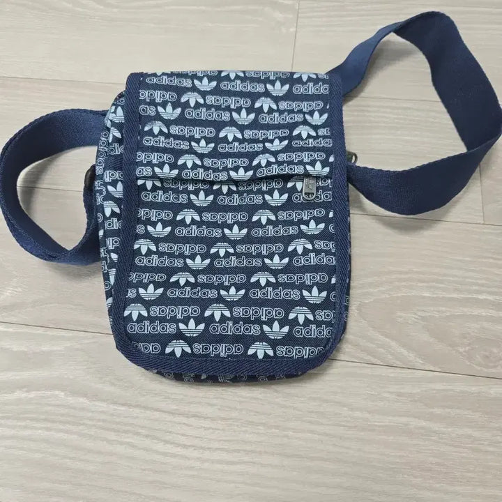 [BUNJANG] Adidas Pattern Crossbody Bag - Navy / 아디다스 패턴 크로스백 네이비