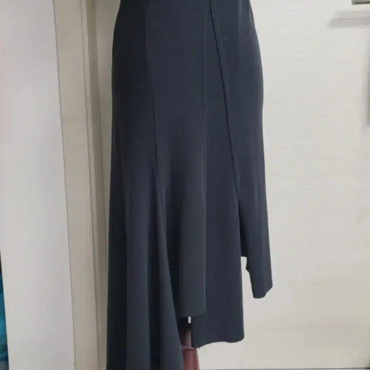 [BUNJANG] Black Asymmetrical Hem Skirt (Waistband) / 블랙 언발 스커트 (허리밴딩)