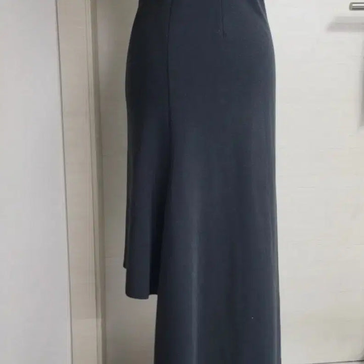 [BUNJANG] Black Asymmetrical Hem Skirt (Waistband) / 블랙 언발 스커트 (허리밴딩)
