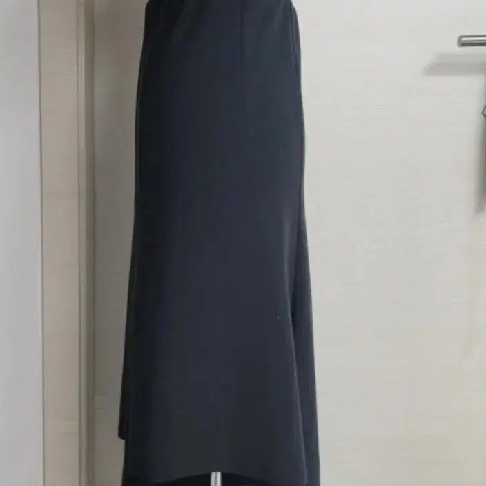 [BUNJANG] Black Asymmetrical Hem Skirt (Waistband) / 블랙 언발 스커트 (허리밴딩)