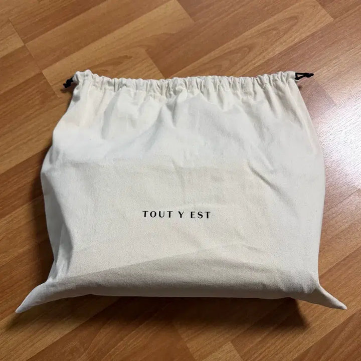 [BUNJANG] ToTtuE Loquet Bag Small Black / 투티에 로케백 스몰 (블랙)