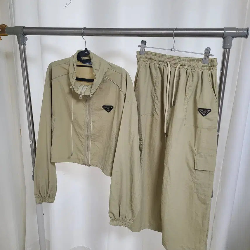 [SOLD OUT] 프라다바람막이야상자켓치마세트새상품