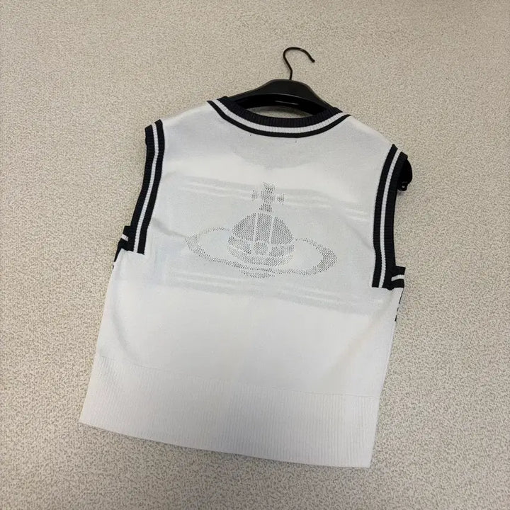 [SOLD OUT] 정품 비비안웨스트우드 니트 베스트 골프웨어