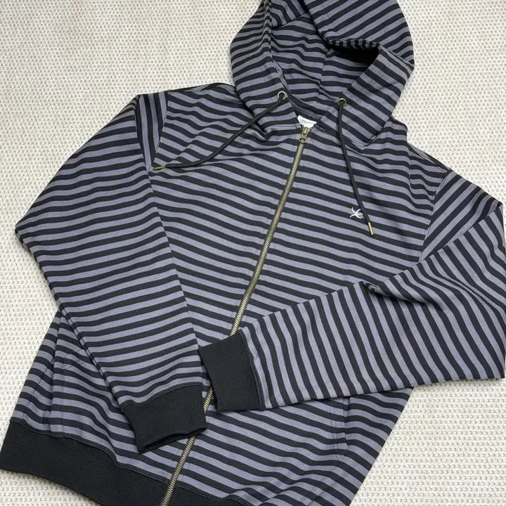 [BUNJANG] The Coldest Moment Hoodie Zip-up M Size / 더콜디스트모먼트