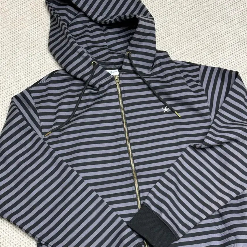 [BUNJANG] The Coldest Moment Hoodie Zip-up M Size / 더콜디스트모먼트