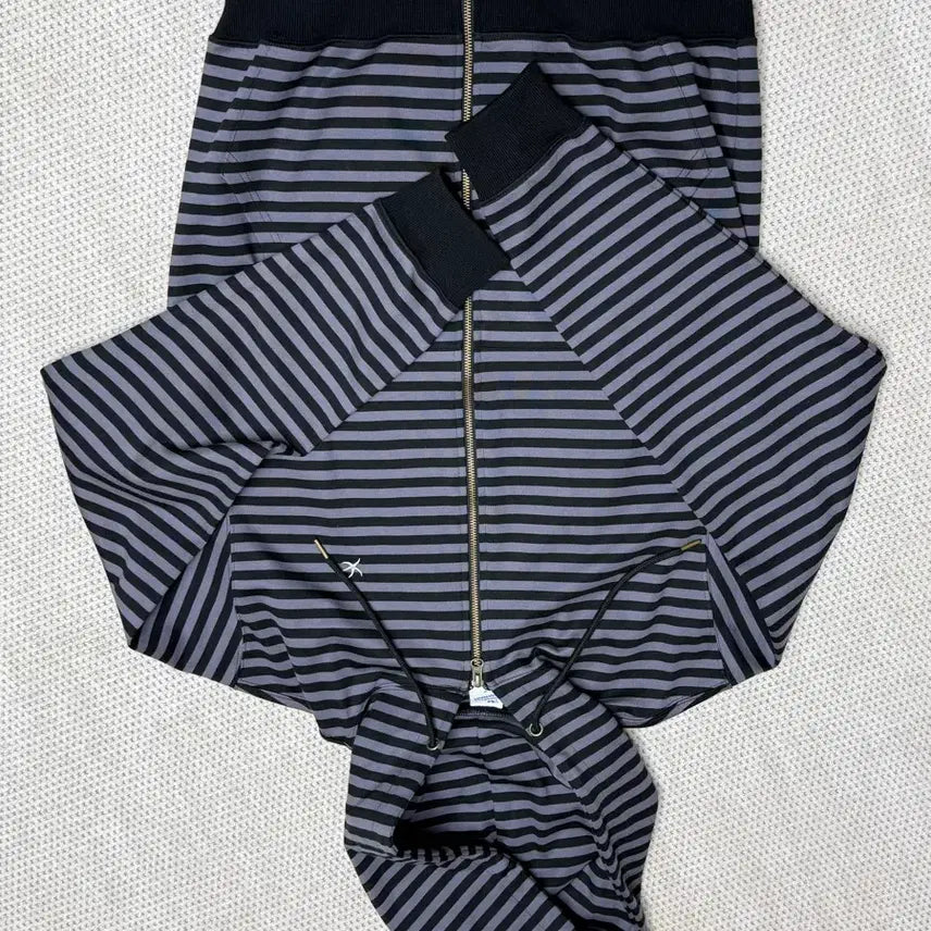 [BUNJANG] The Coldest Moment Hoodie Zip-up M Size / 더콜디스트모먼트