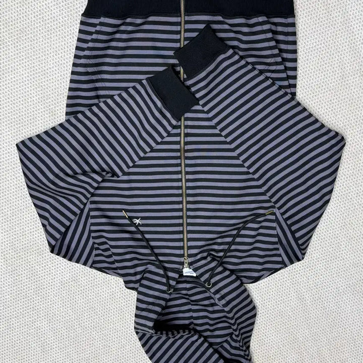 [BUNJANG] The Coldest Moment Hoodie Zip-up M Size / 더콜디스트모먼트