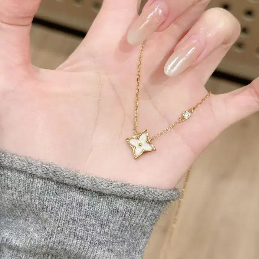 [BUNJANG] Louis Vuitton Flower Pendant Gold Necklace / 루이비통 플라워 펜던트 금색 목걸이