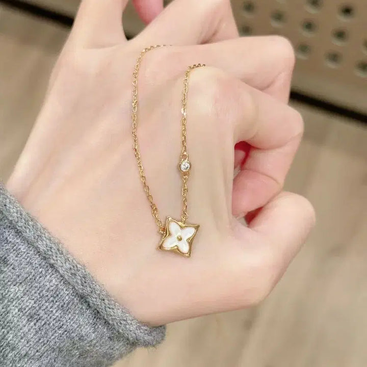 [BUNJANG] Louis Vuitton Flower Pendant Gold Necklace / 루이비통 플라워 펜던트 금색 목걸이