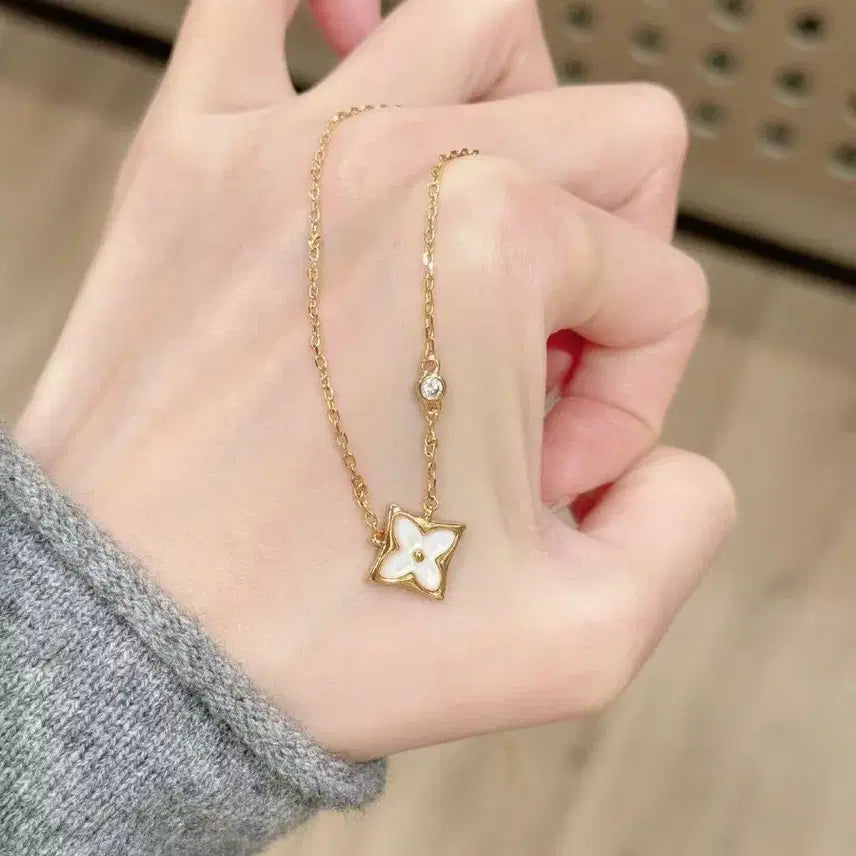 [BUNJANG] Louis Vuitton Flower Pendant Gold Necklace / 루이비통 플라워 펜던트 금색 목걸이